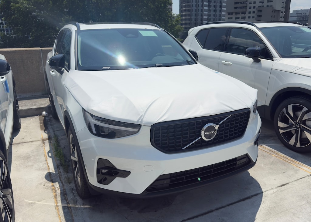 New 2026 Volvo XC40 B5 Plus SUV