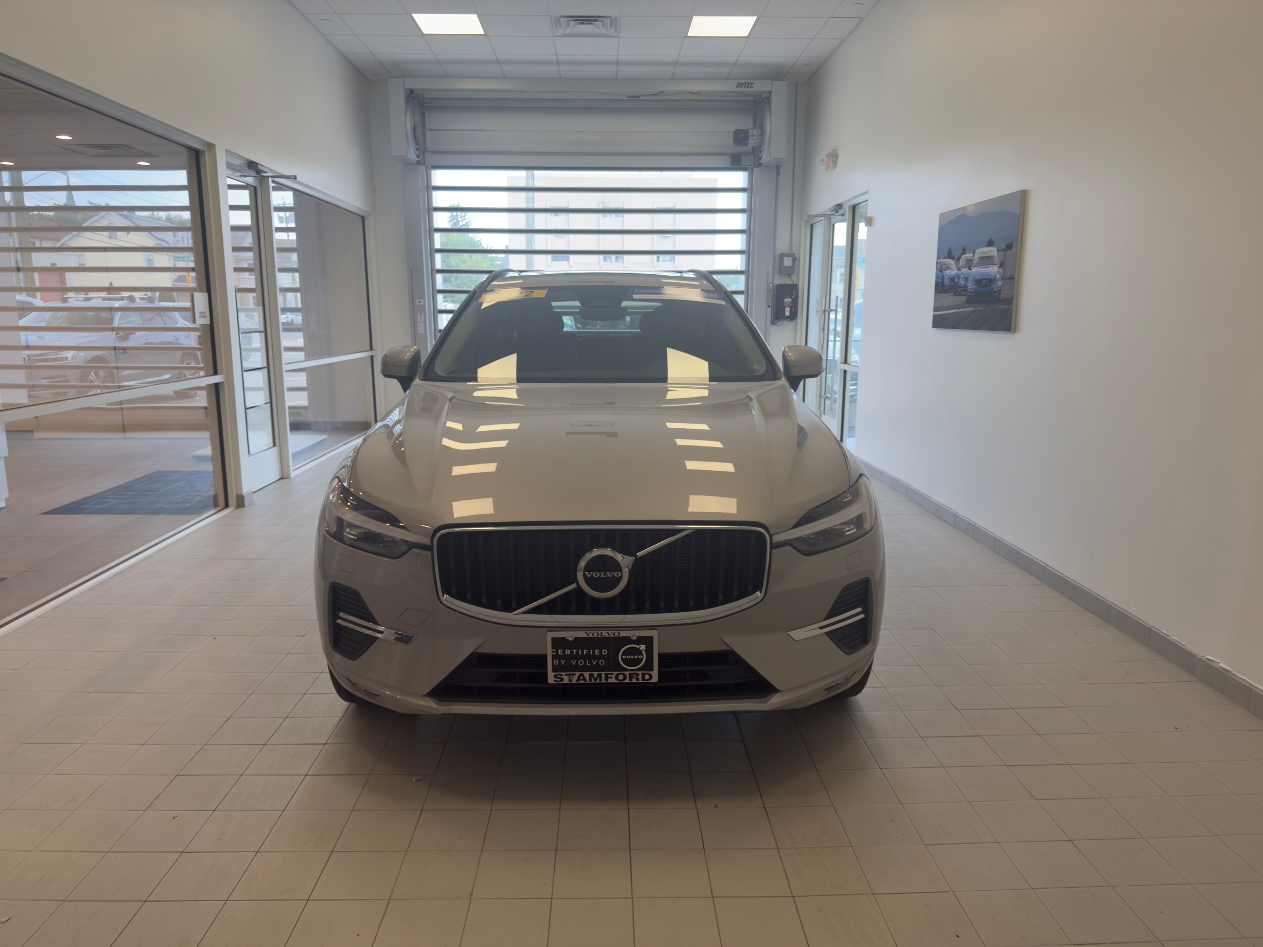 2022 Volvo XC60 B5 Momentum photo 2