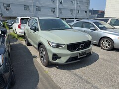 2023 Volvo XC40 B5 AWD Plus Dark SUV