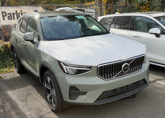 2025 Volvo XC40 B5 Core Bright Theme AWD SUV
