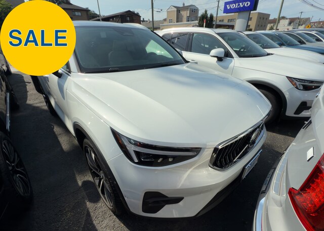 2025 Volvo XC40 B5 Ultra Bright Theme AWD SUV