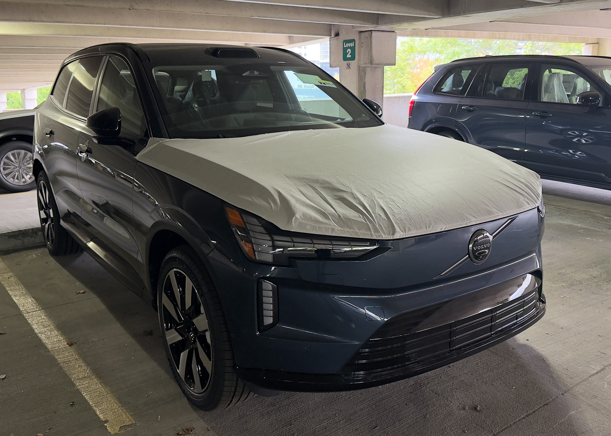 2025 Volvo EX90 Plus's photo