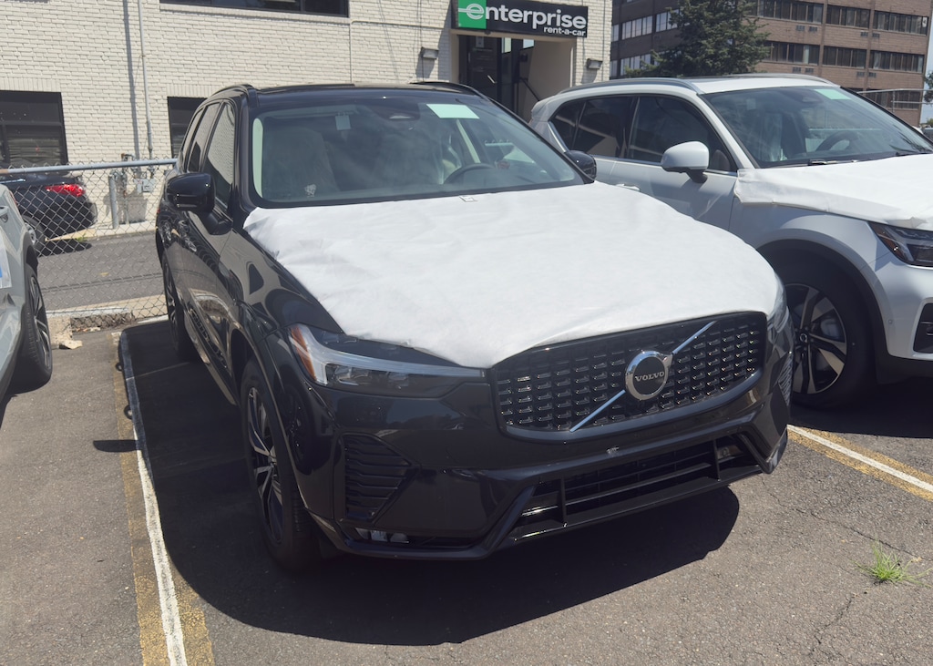 New 2025 Volvo XC60 B5 Core SUV