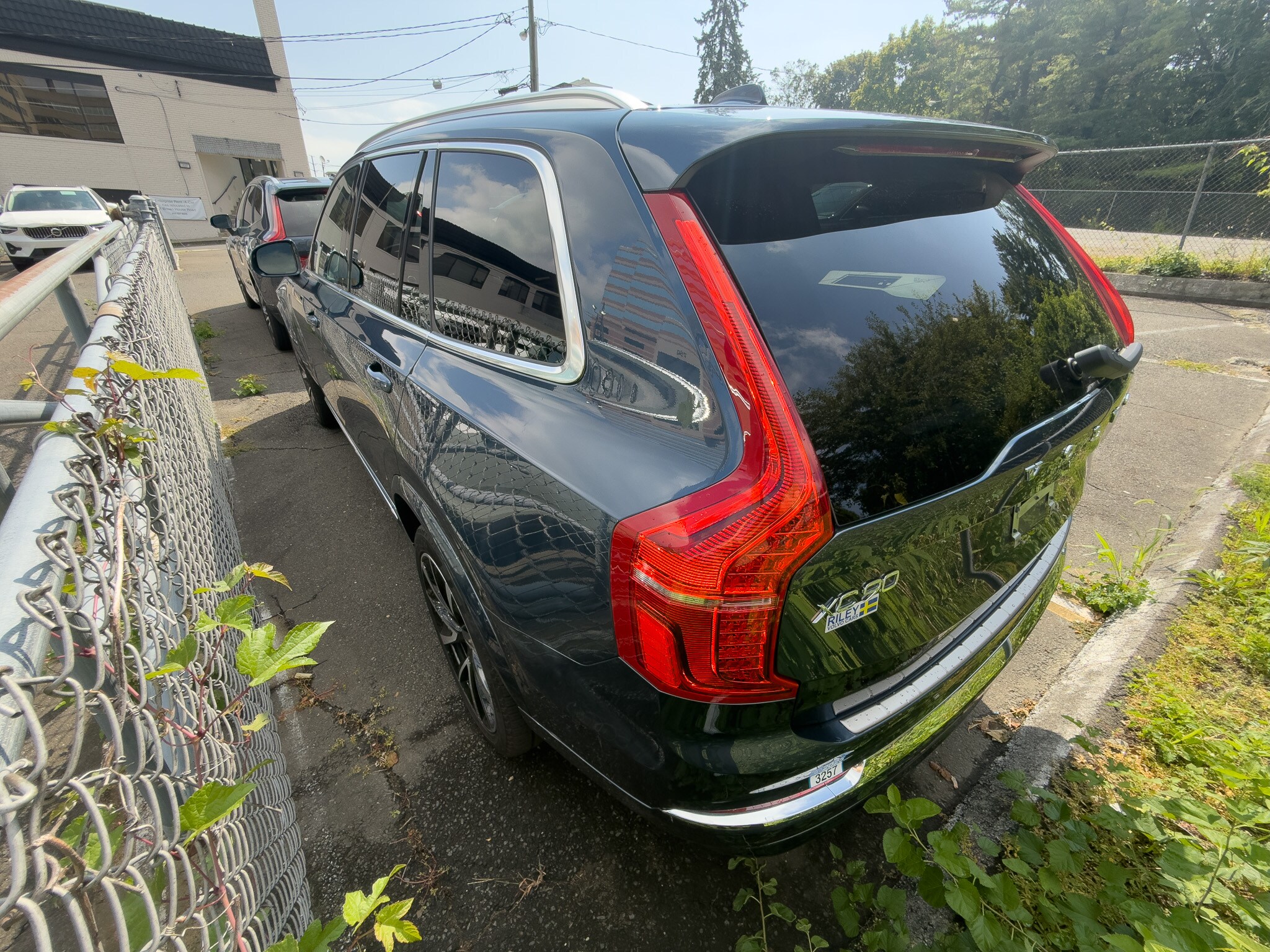 2024 Volvo XC90 Plus photo 2