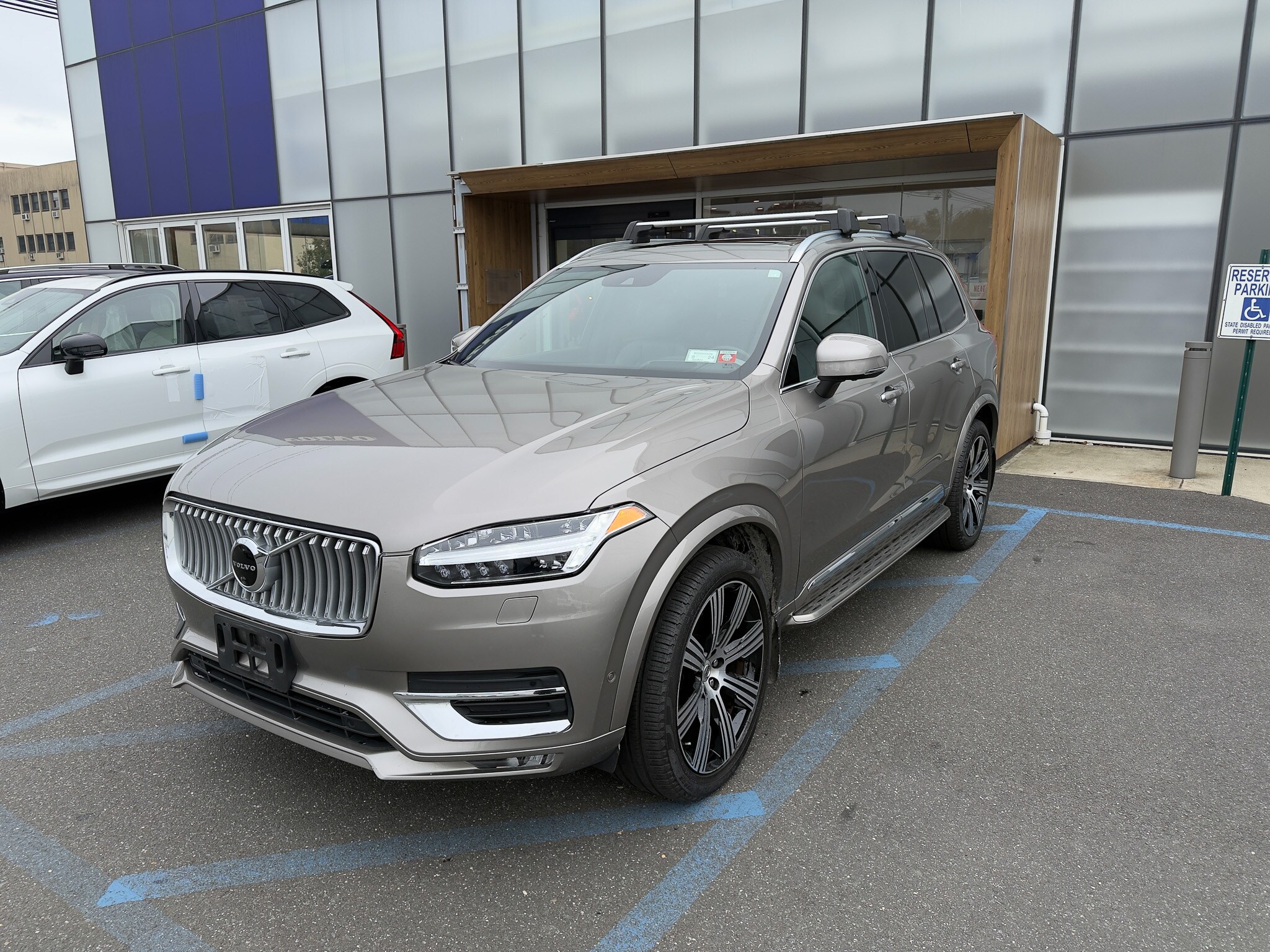 2022 Volvo XC90 T6 AWD Inscription photo 2