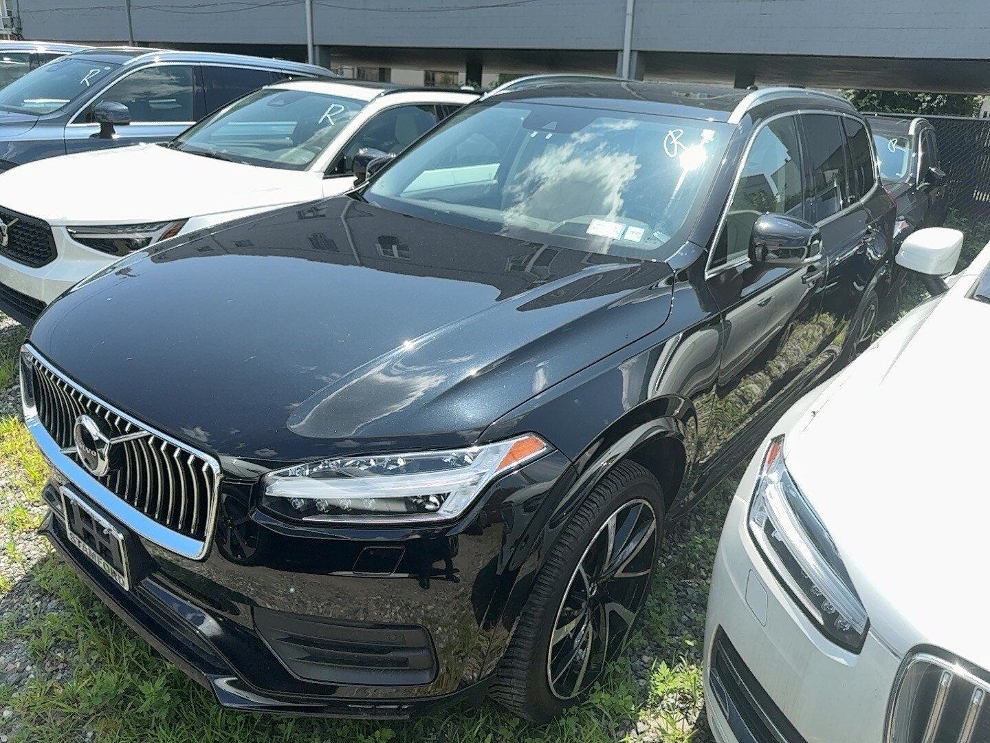 2022 Volvo XC90 T6 AWD Momentum photo 4