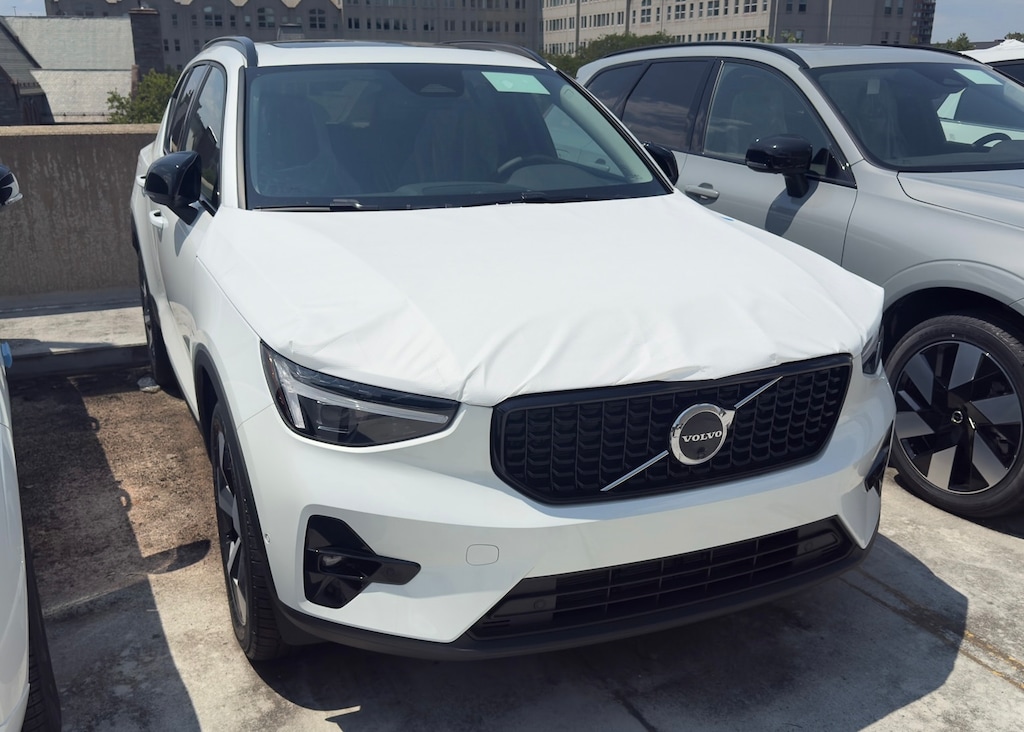 New 2026 Volvo XC40 B5 Plus SUV