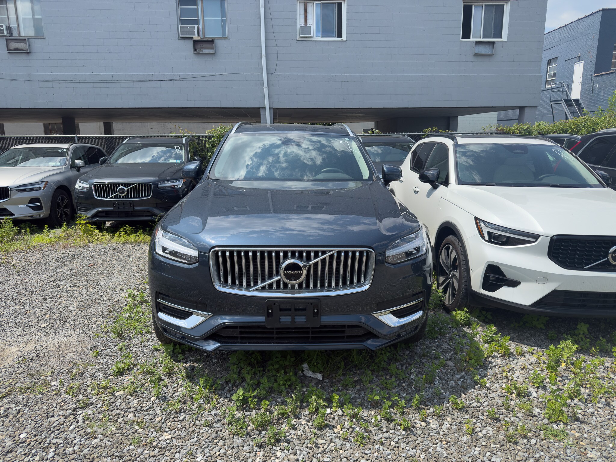 2024 Volvo XC90 Plus photo 2