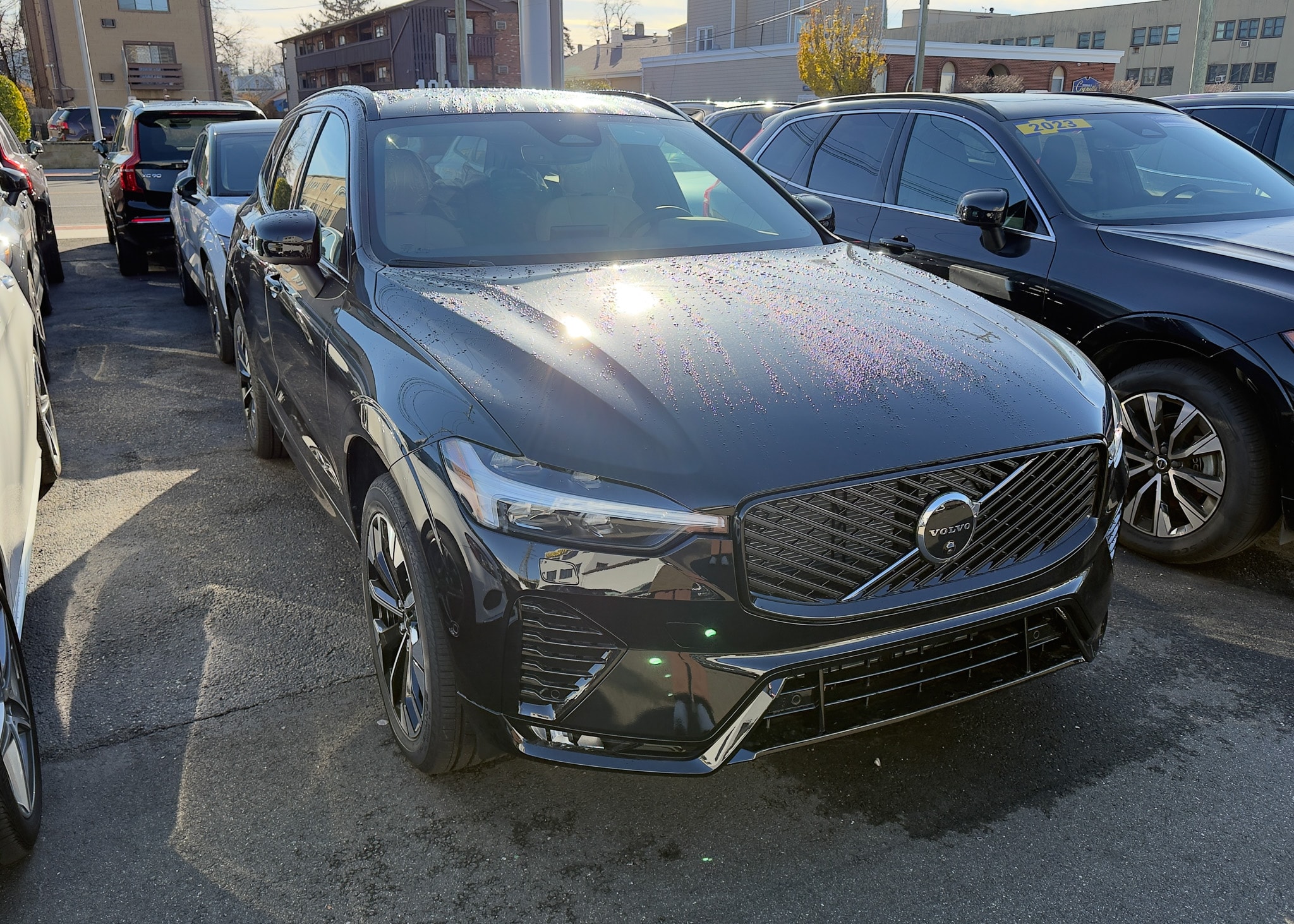 2026 Volvo XC60 Plus's photo