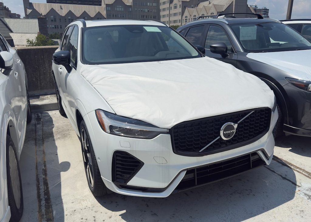 New 2025 Volvo XC60 plug-in hybrid T8 Plus SUV