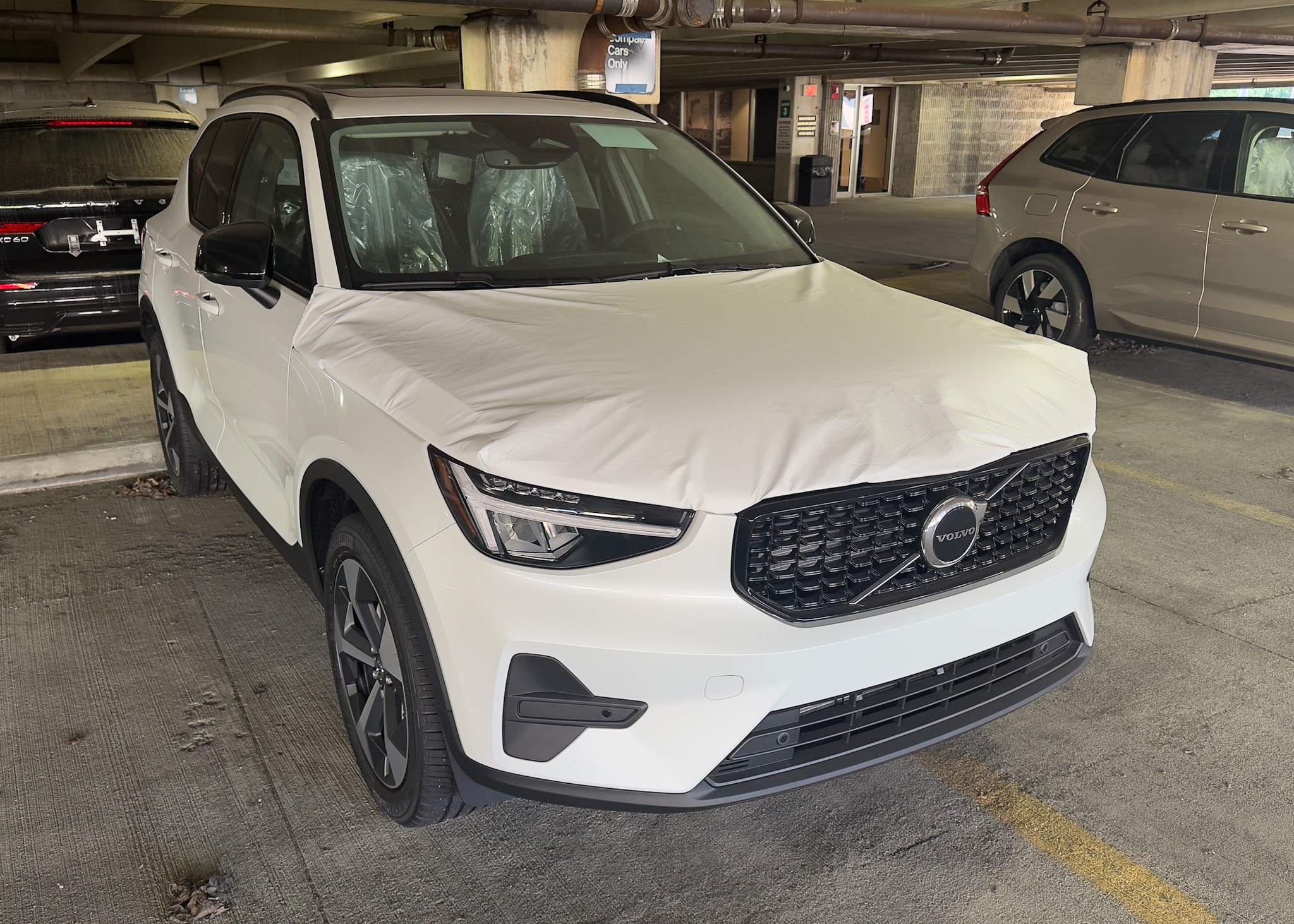 2026 Volvo XC40 Core's photo