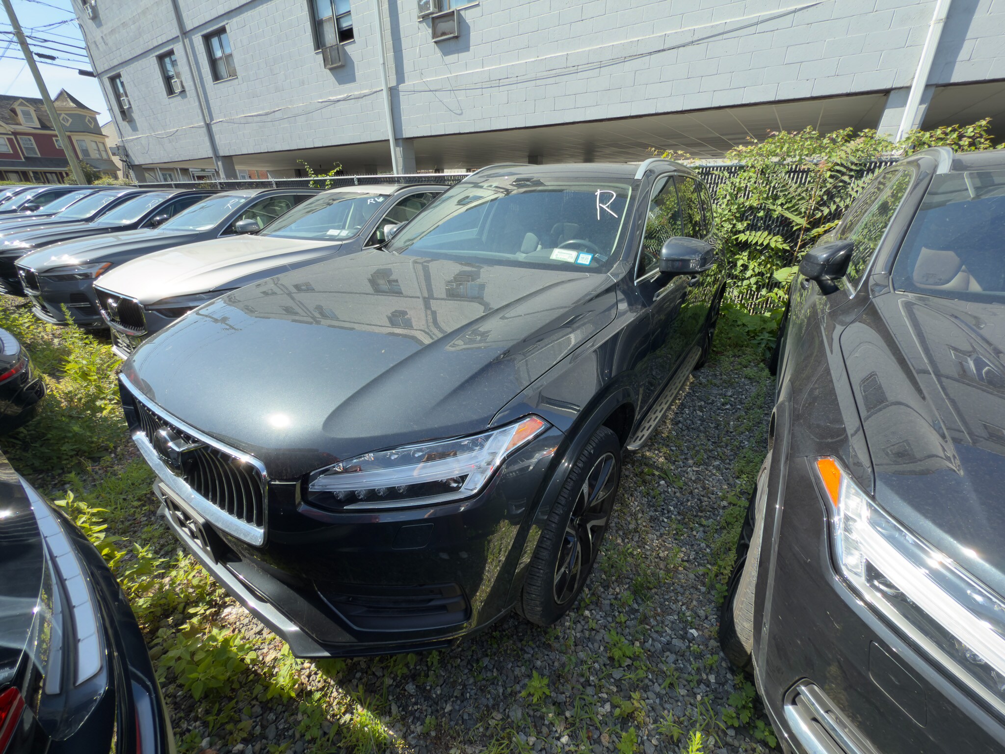 2022 Volvo XC90 T6 AWD Momentum photo 3