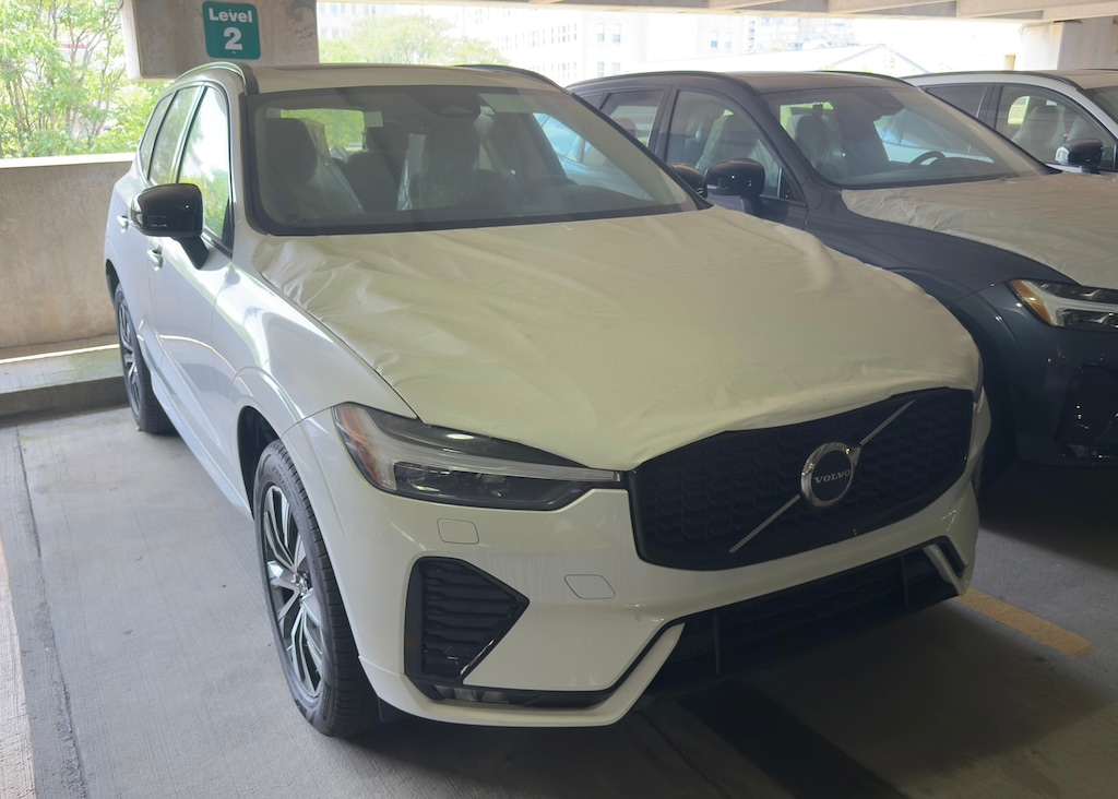 New 2025 Volvo XC60 B5 Core SUV