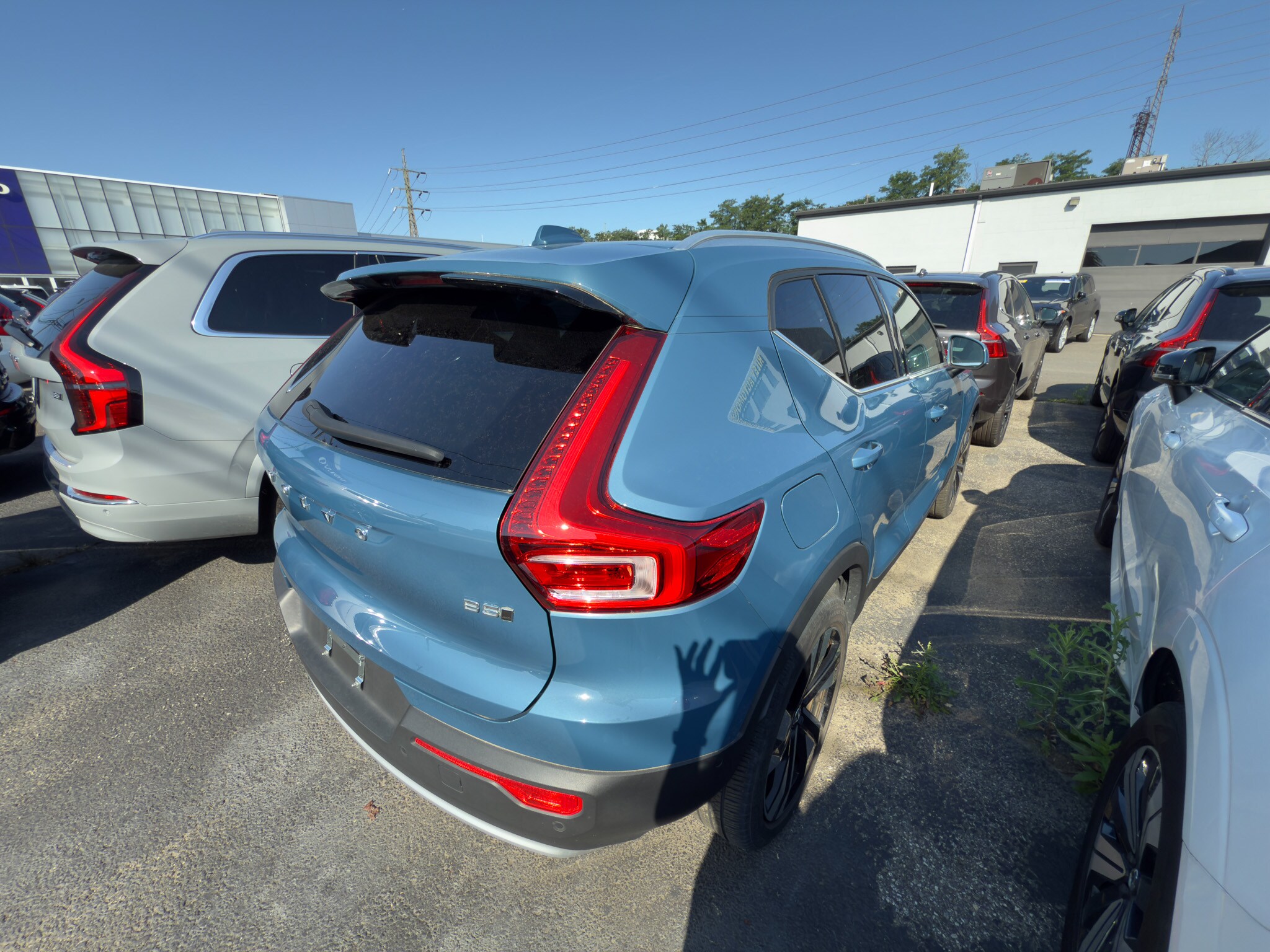 2023 Volvo XC40 AWD Plus photo 3