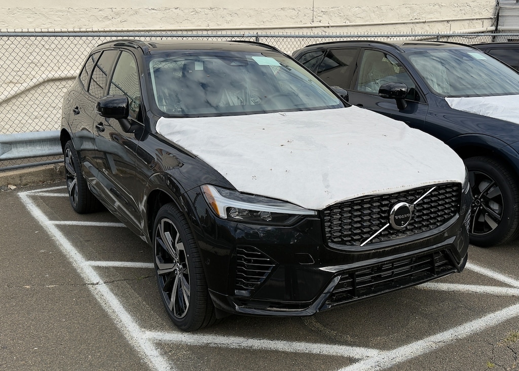 New 2025 Volvo XC60 plug-in hybrid T8 Ultra SUV