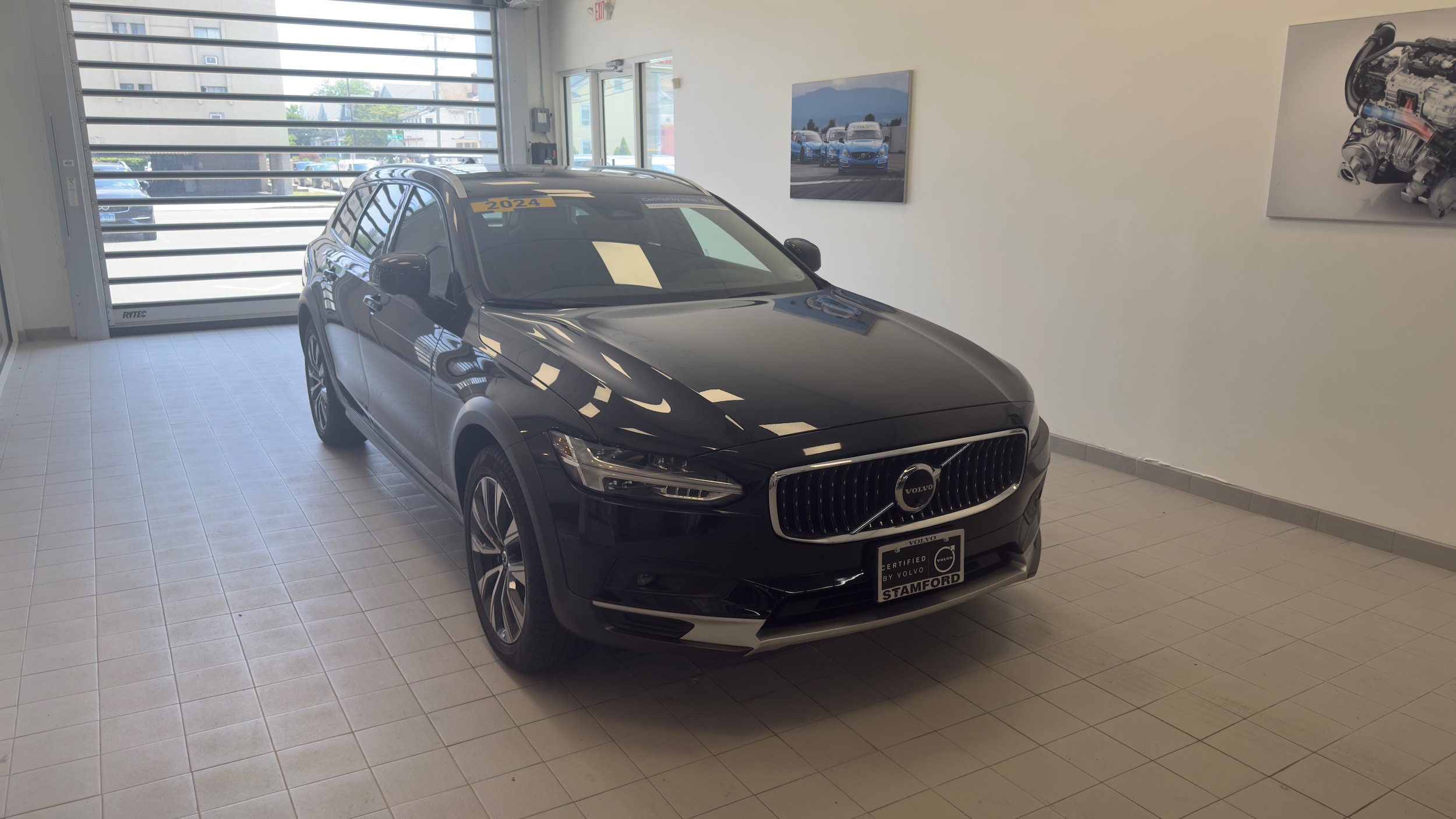 2024 Volvo V90 Cross Country Plus's photo