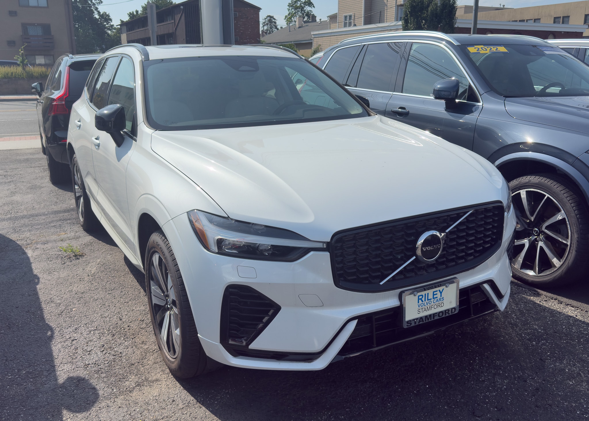 2025 Volvo XC60 Core's photo