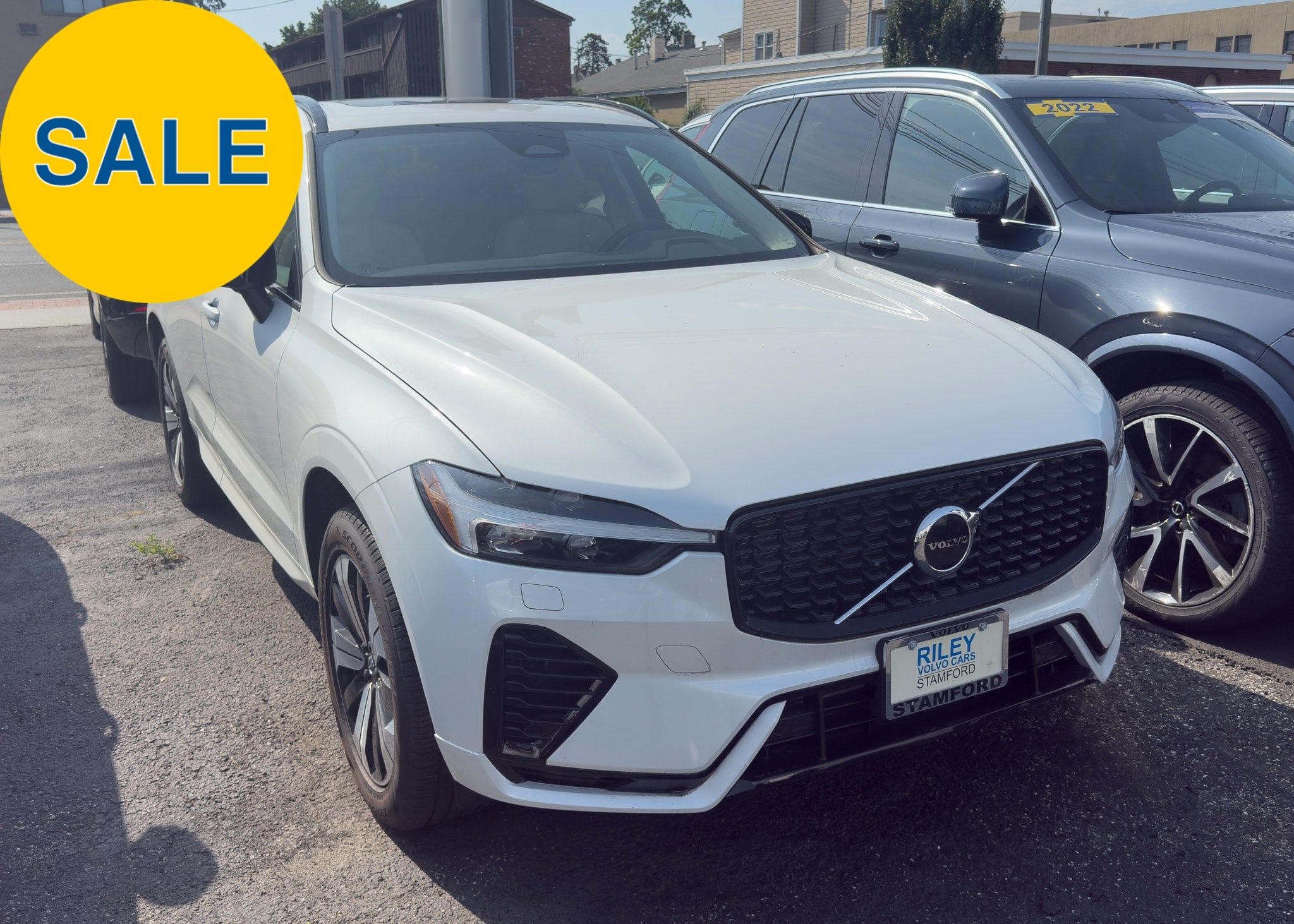 2025 Volvo XC60 Recharge T8 Core Dark Theme eAWD