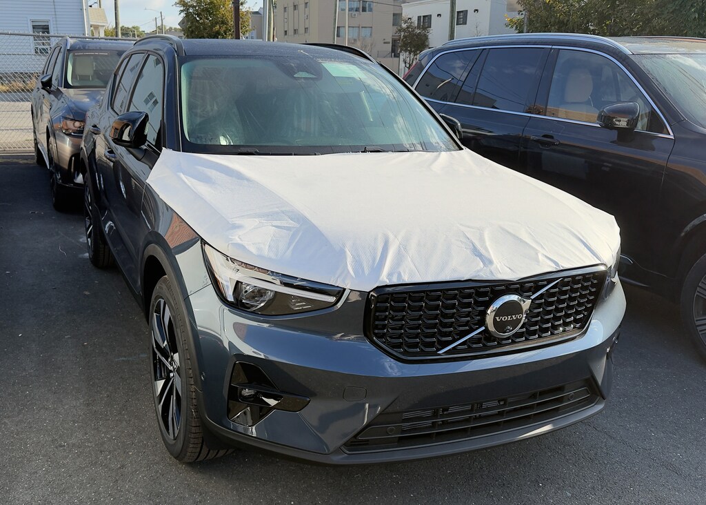 New 2026 Volvo XC40 B5 Ultra SUV