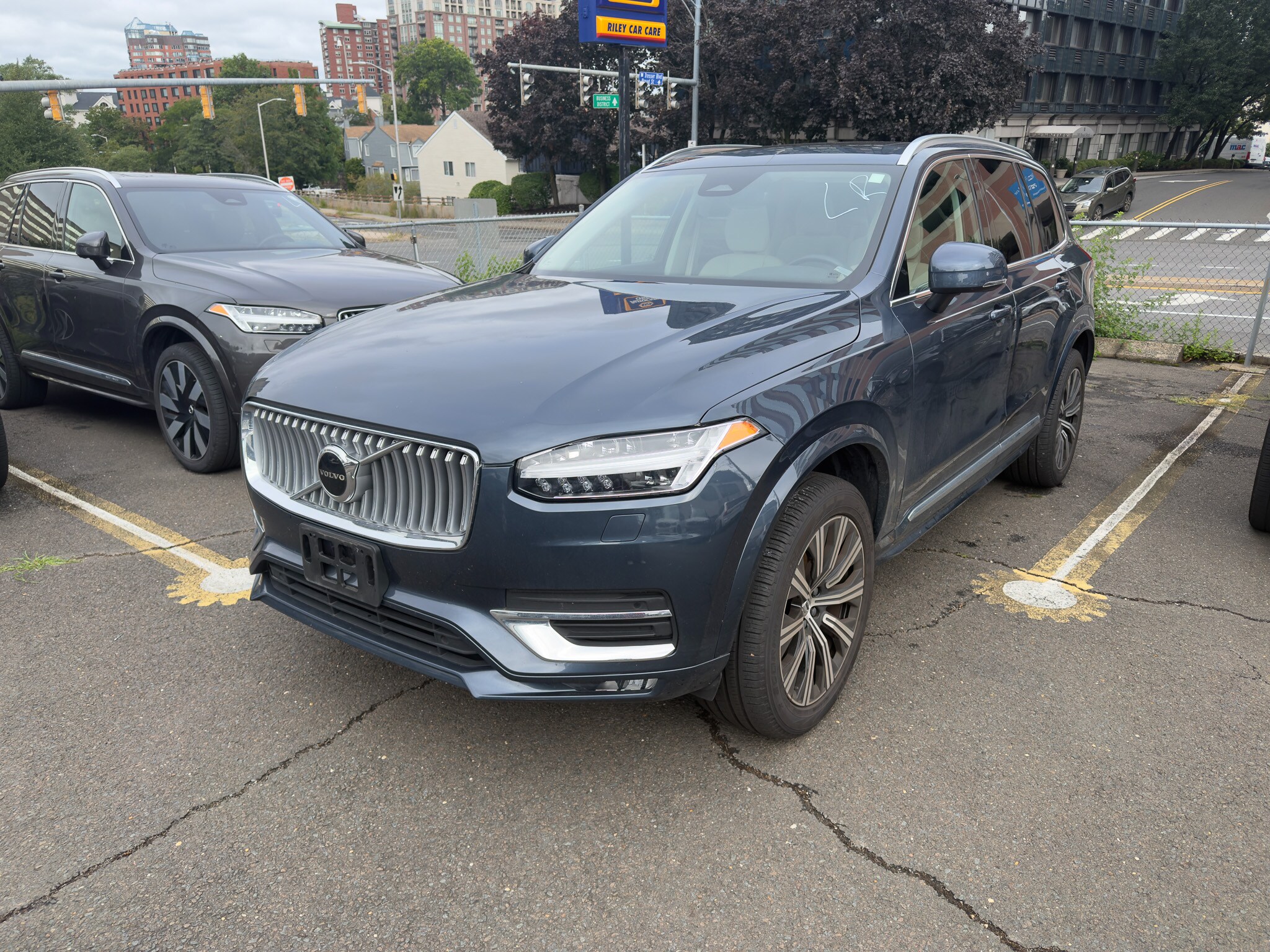 2024 Volvo XC90 B5 Core photo 2