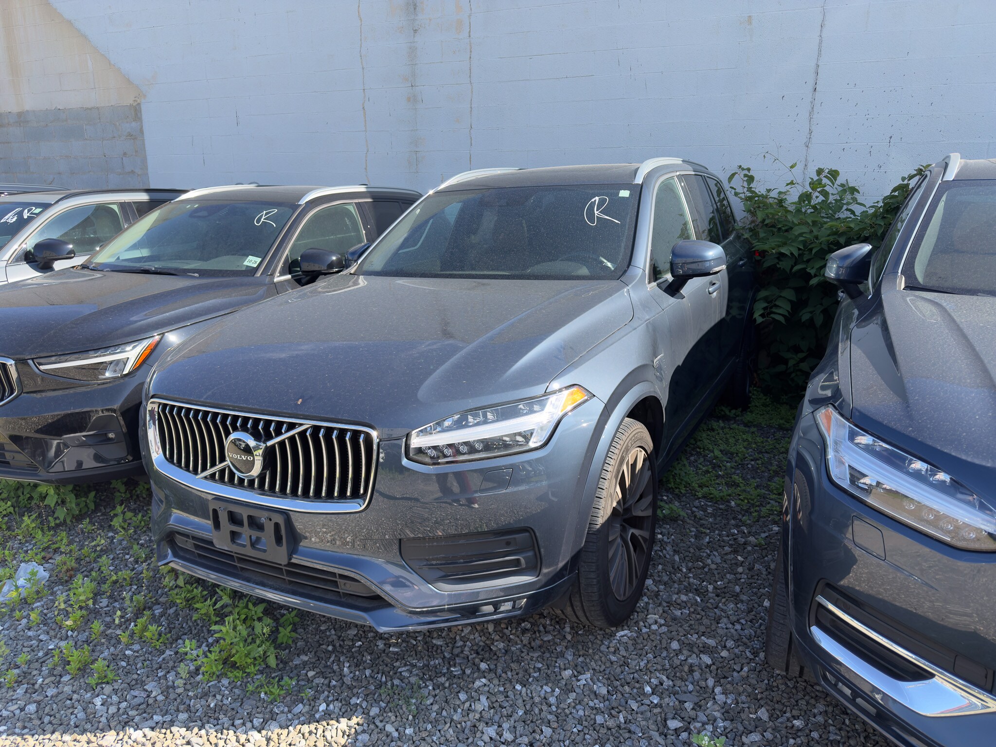 2022 Volvo XC90 T6 AWD Momentum photo 3