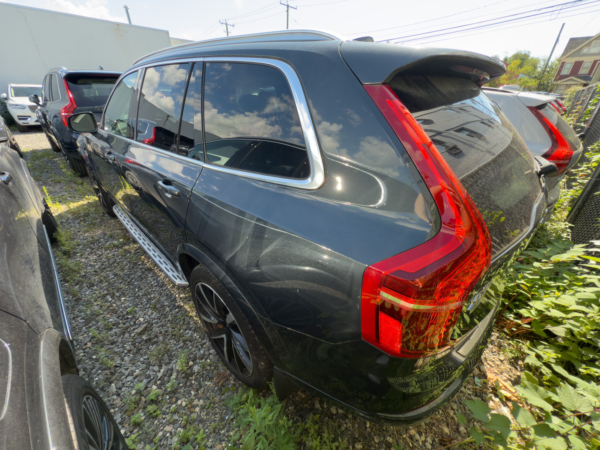 2022 Volvo XC90 T6 AWD Momentum photo 4