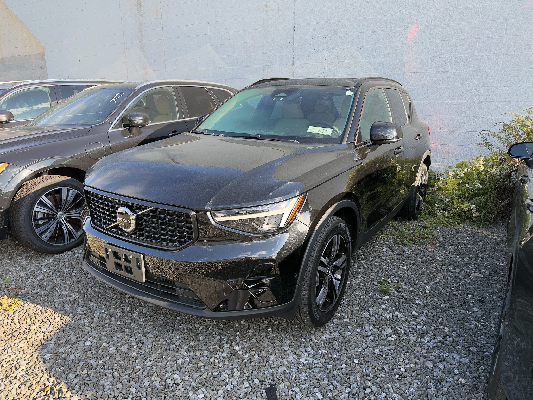 2023 Volvo XC40 AWD Plus photo 2