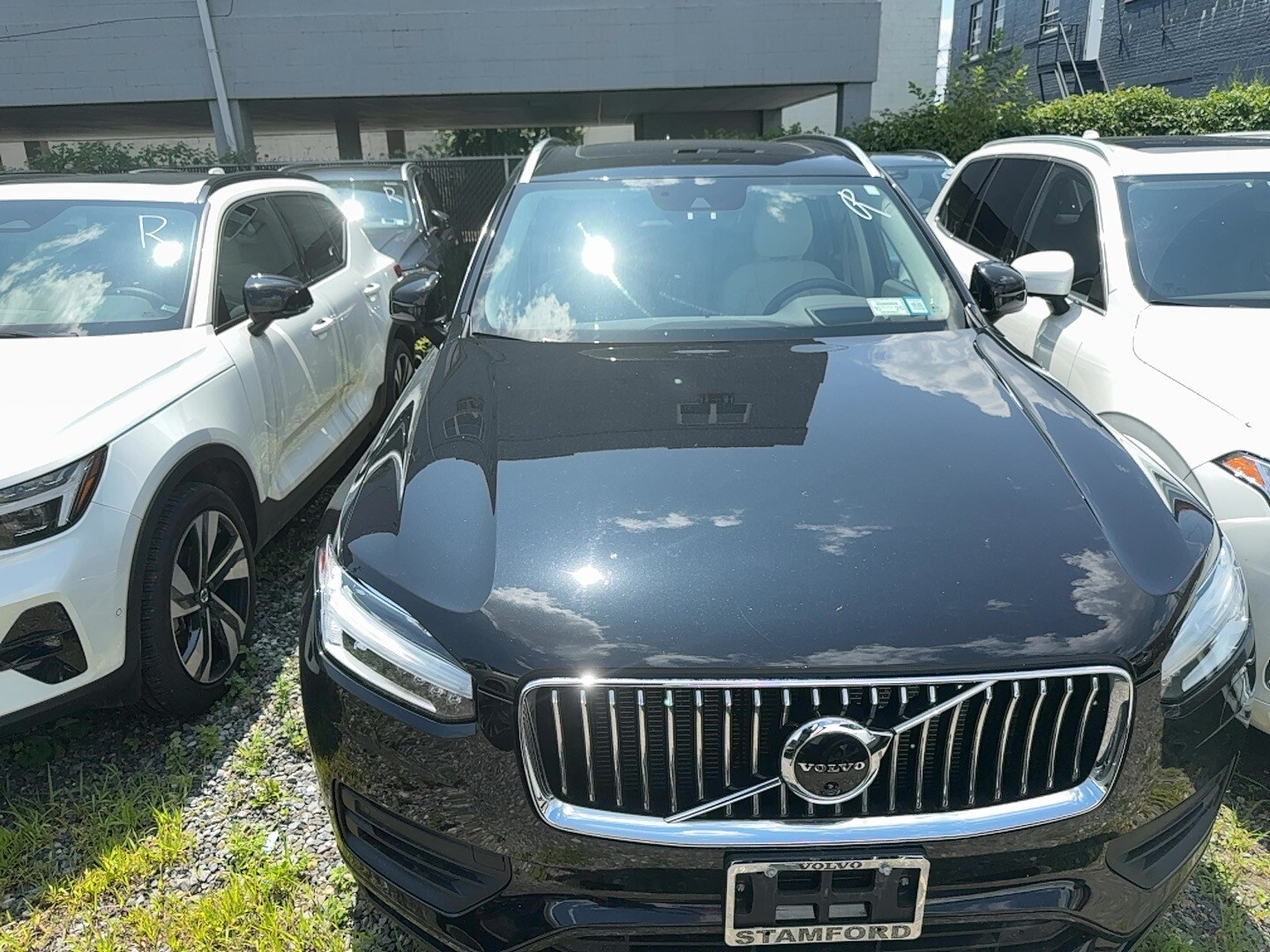 2022 Volvo XC90 T6 AWD Momentum photo 3