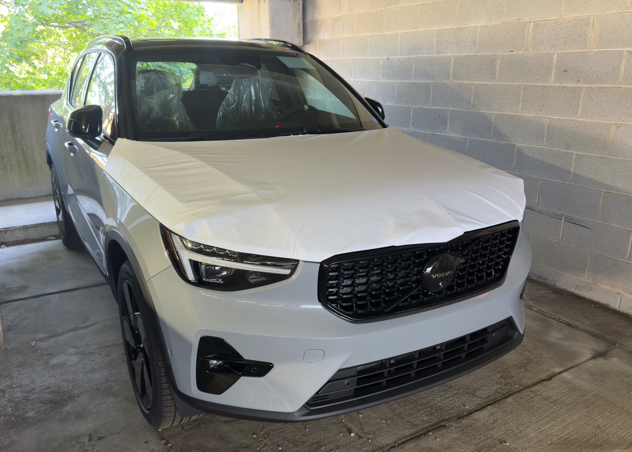 2026 Volvo XC40 Ultra Black Edition's photo