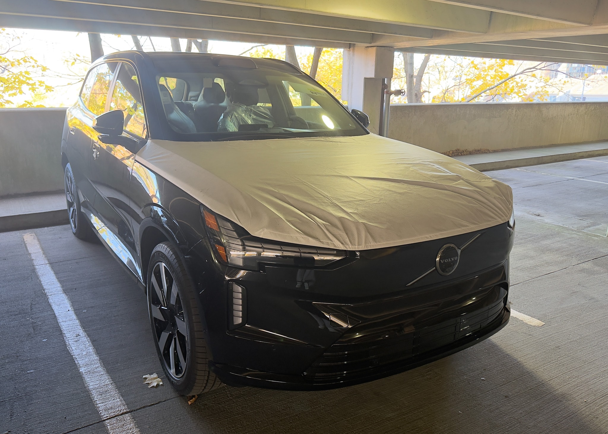 2025 Volvo EX90 Plus's photo