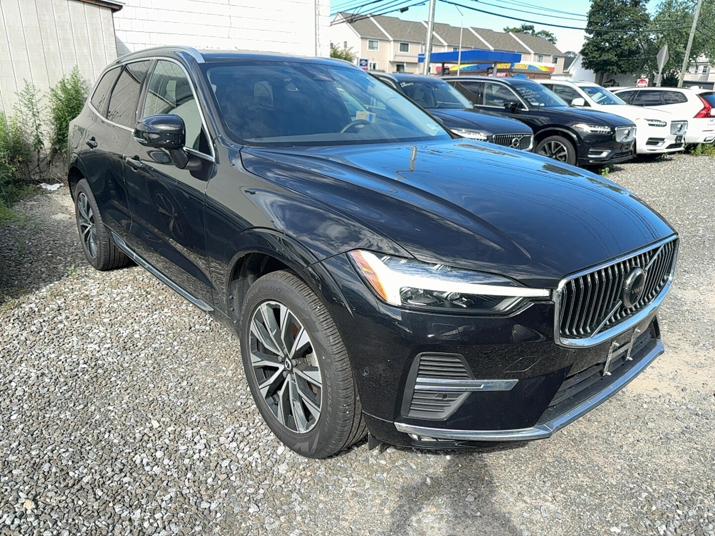 2023 Volvo XC60 B5 Plus photo 3