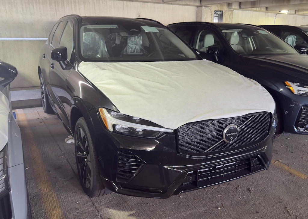 New 2026 Volvo XC60 plug-in hybrid T8 Plus SUV