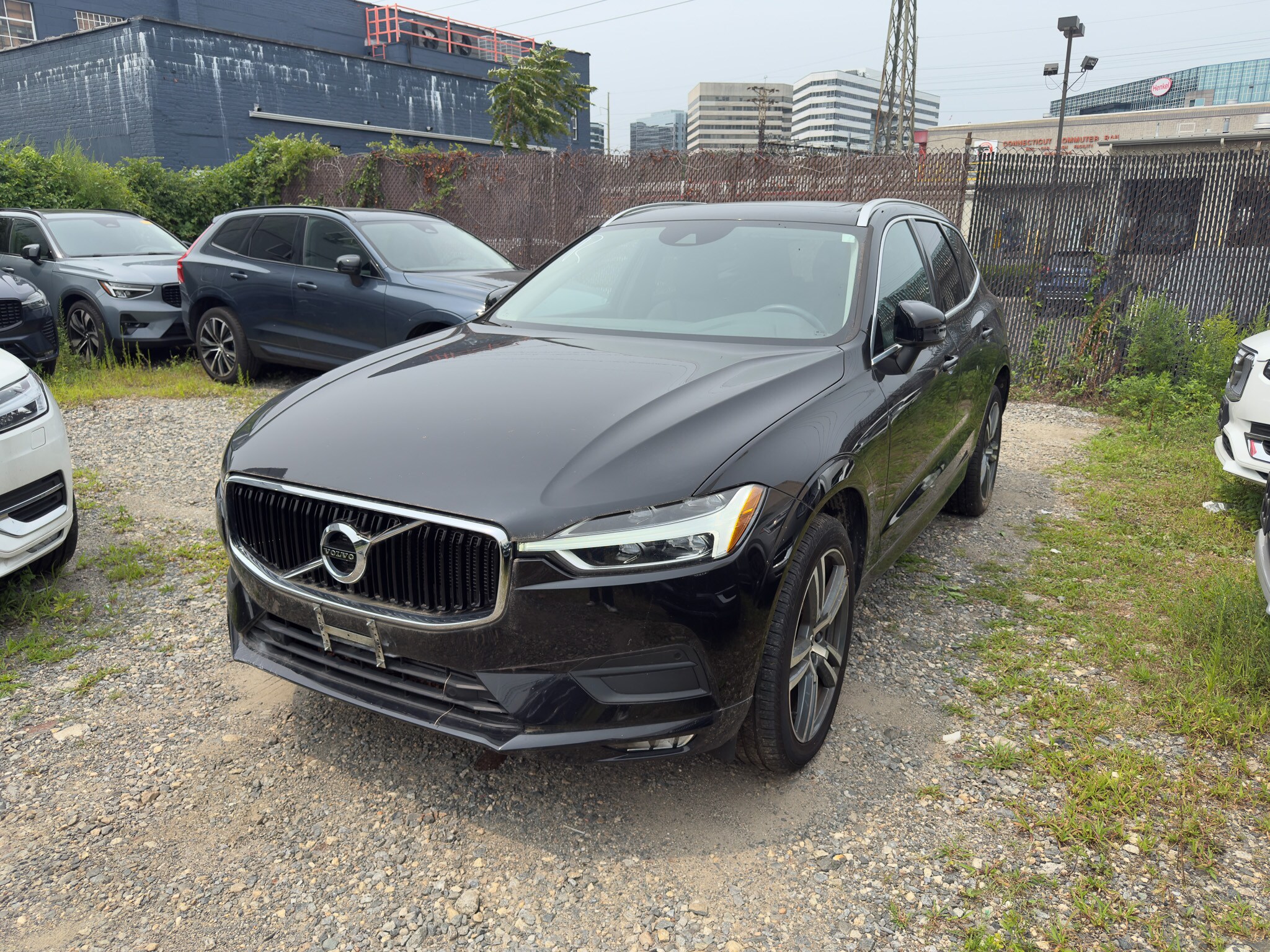 2021 Volvo XC60 T5 Momentum photo 2