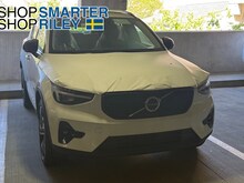 2025 Volvo XC40 B5 Plus Dark Theme SUV