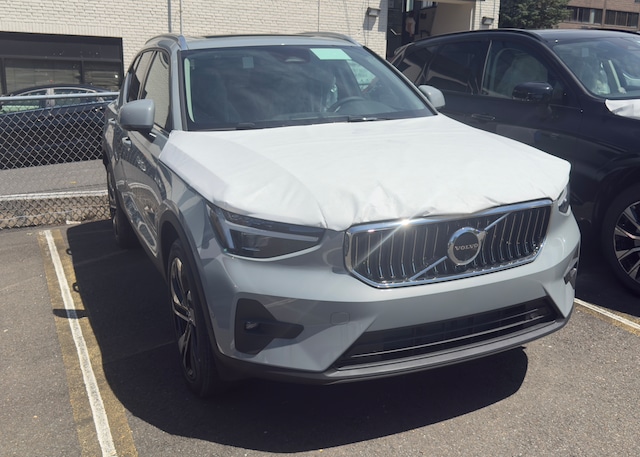 2025 Volvo XC40 B5 Ultra Bright Theme AWD SUV