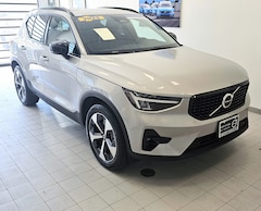 2023 Volvo XC40 B5 AWD Plus Dark SUV