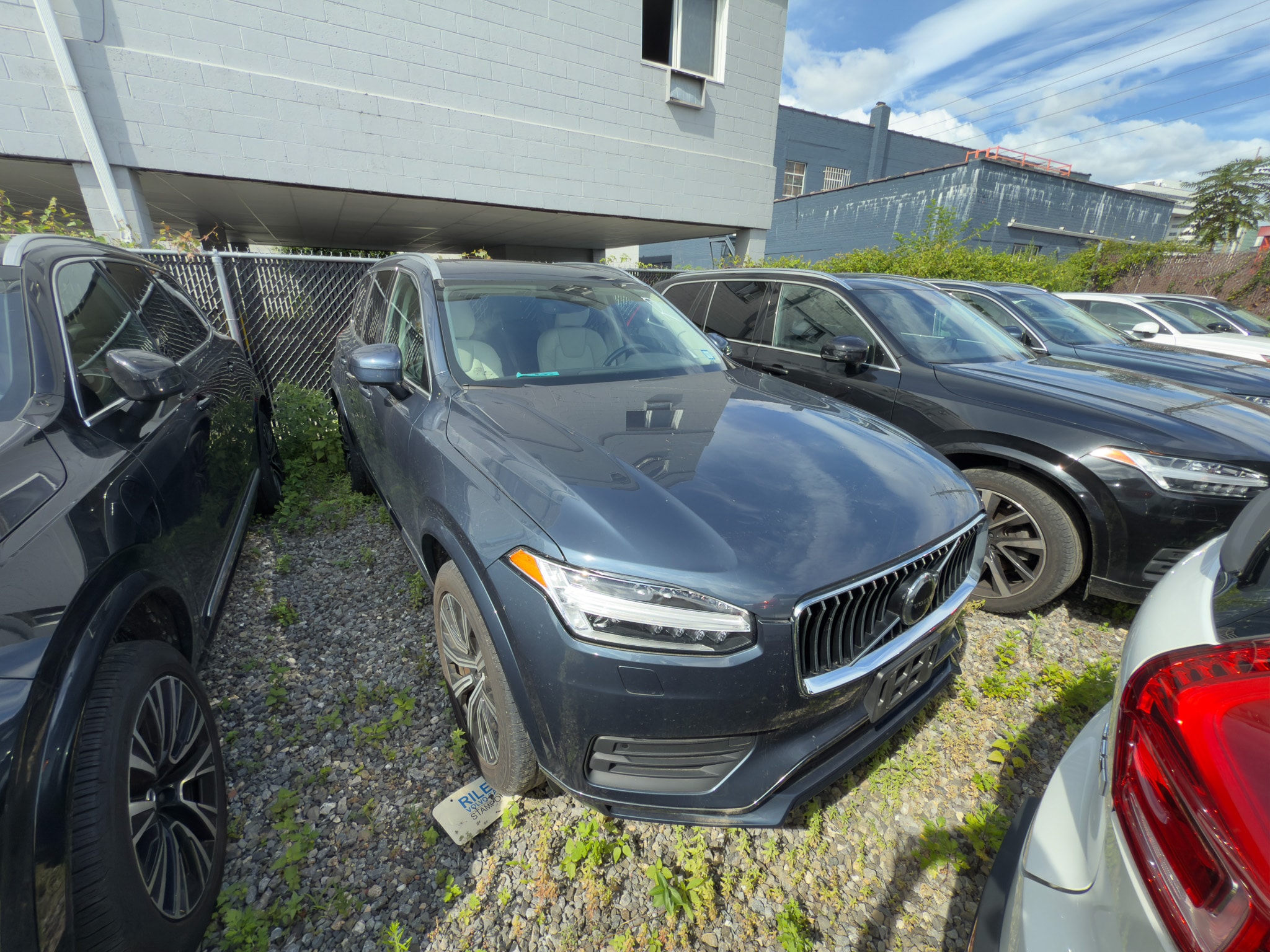 2023 Volvo XC90 Core's photo