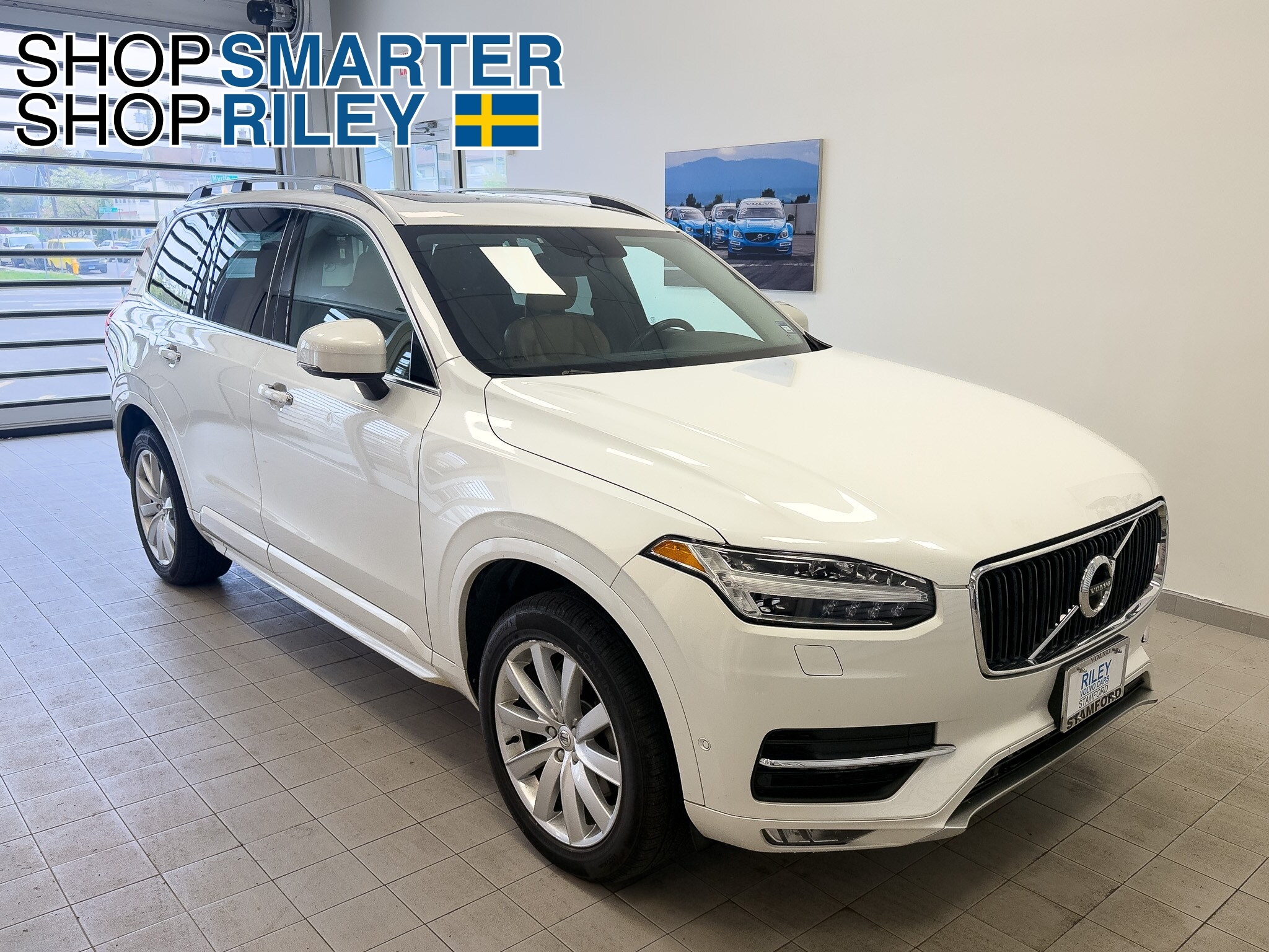 2016 Volvo XC90 T6 AWD Momentum's photo