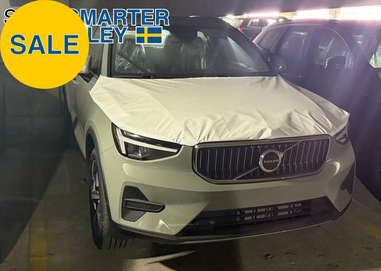 2025 Volvo XC40 Core