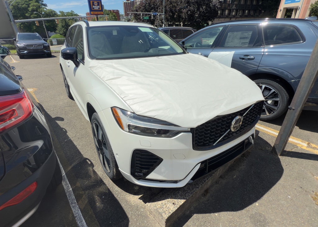 New 2025 Volvo XC60 plug-in hybrid T8 Plus SUV