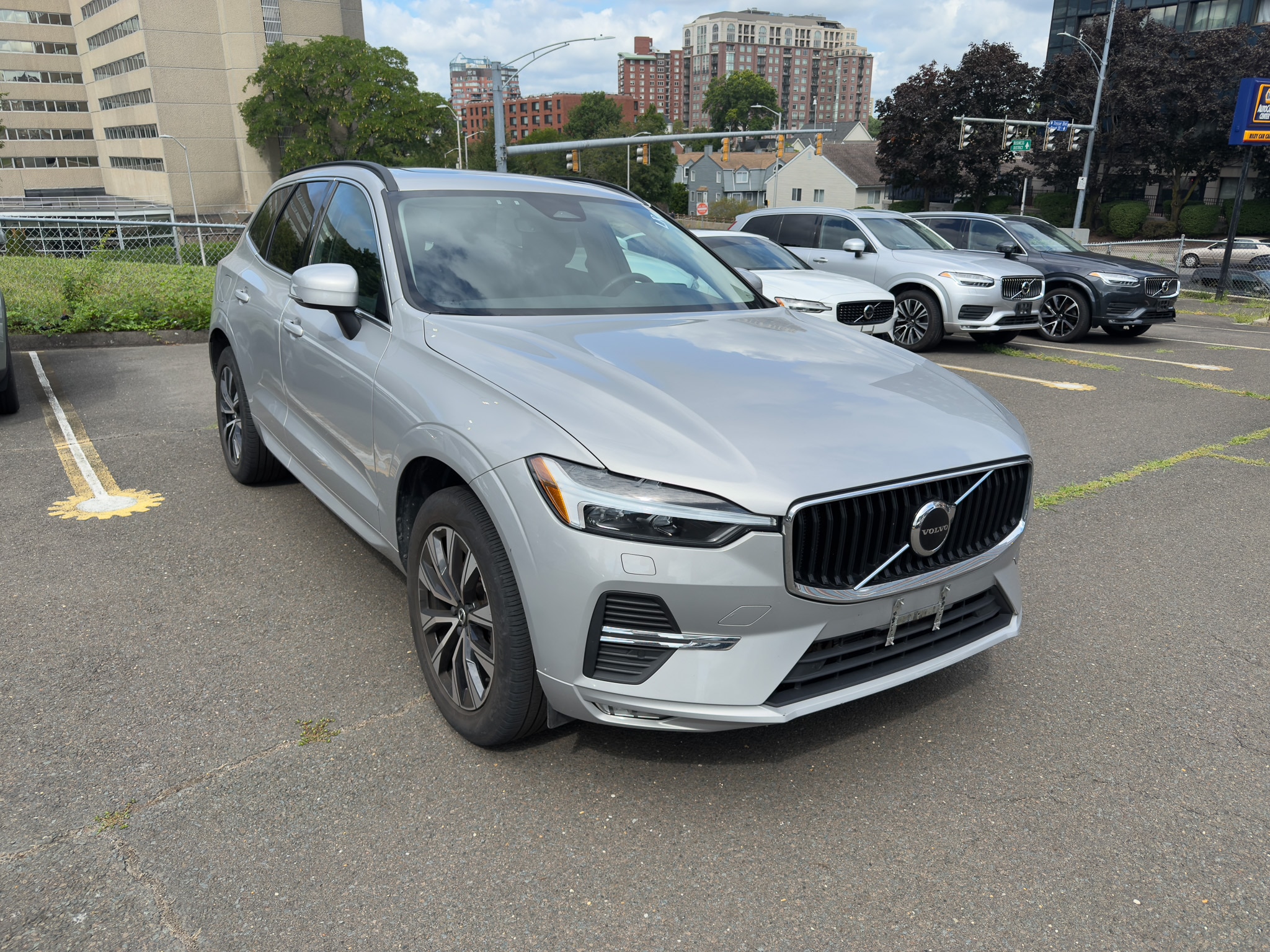 2023 Volvo XC60 Core's photo