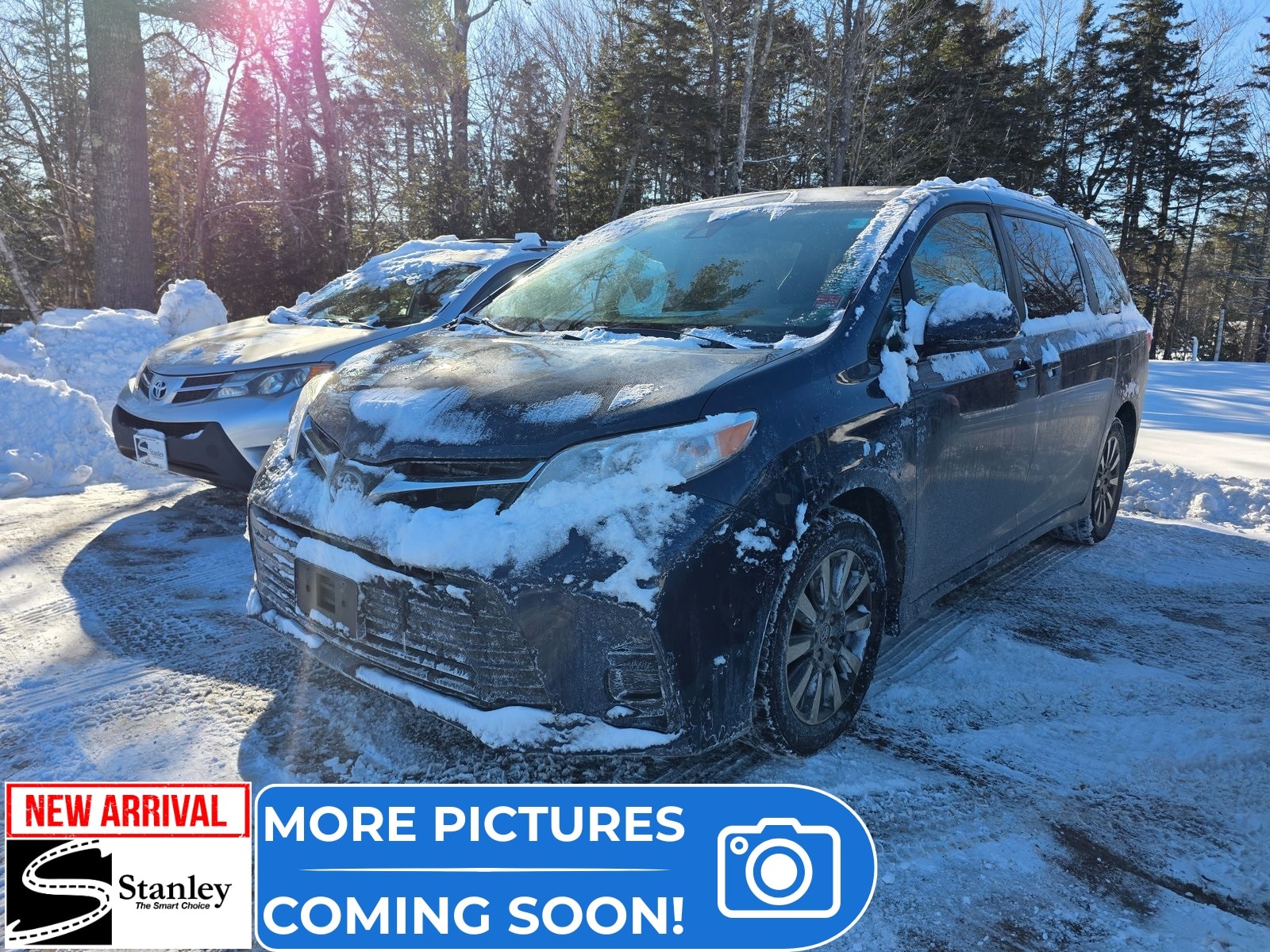 2020 Toyota Sienna LE's photo