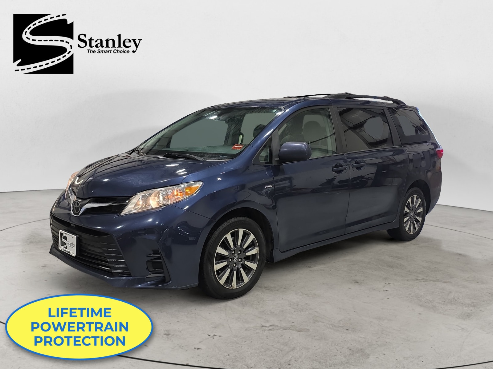 2020 Toyota Sienna LE's photo