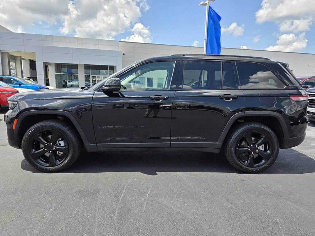 Used 2023 Jeep Grand Cherokee Limited SUV