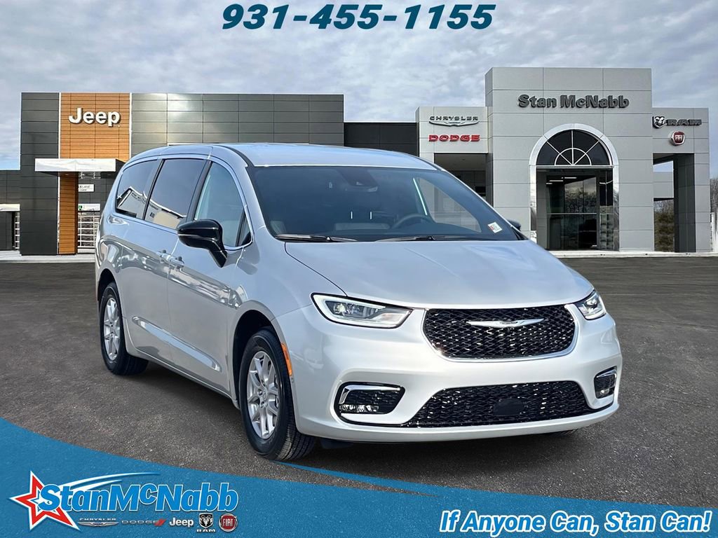 2026 Chrysler Pacifica Select's photo