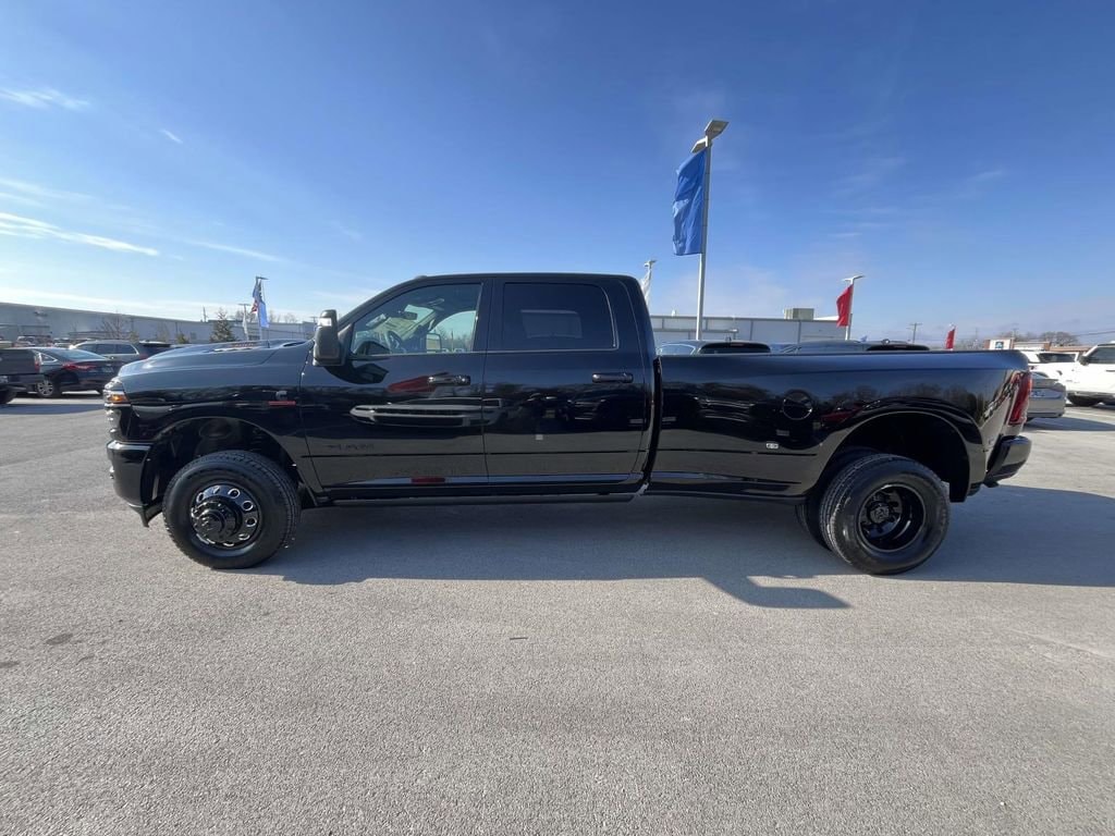 New 2026 Ram 3500 LARAMIE CREW CAB 4X4 8' BOX Pickup