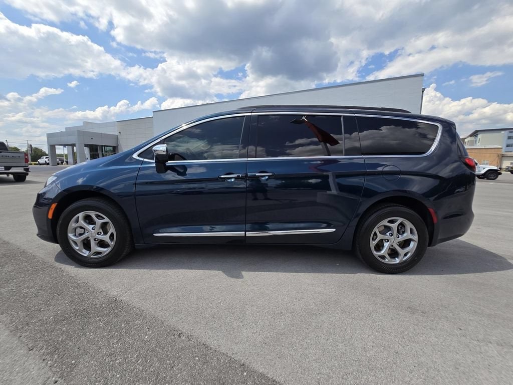 Used 2022 Chrysler Pacifica Limited Van Passenger Van