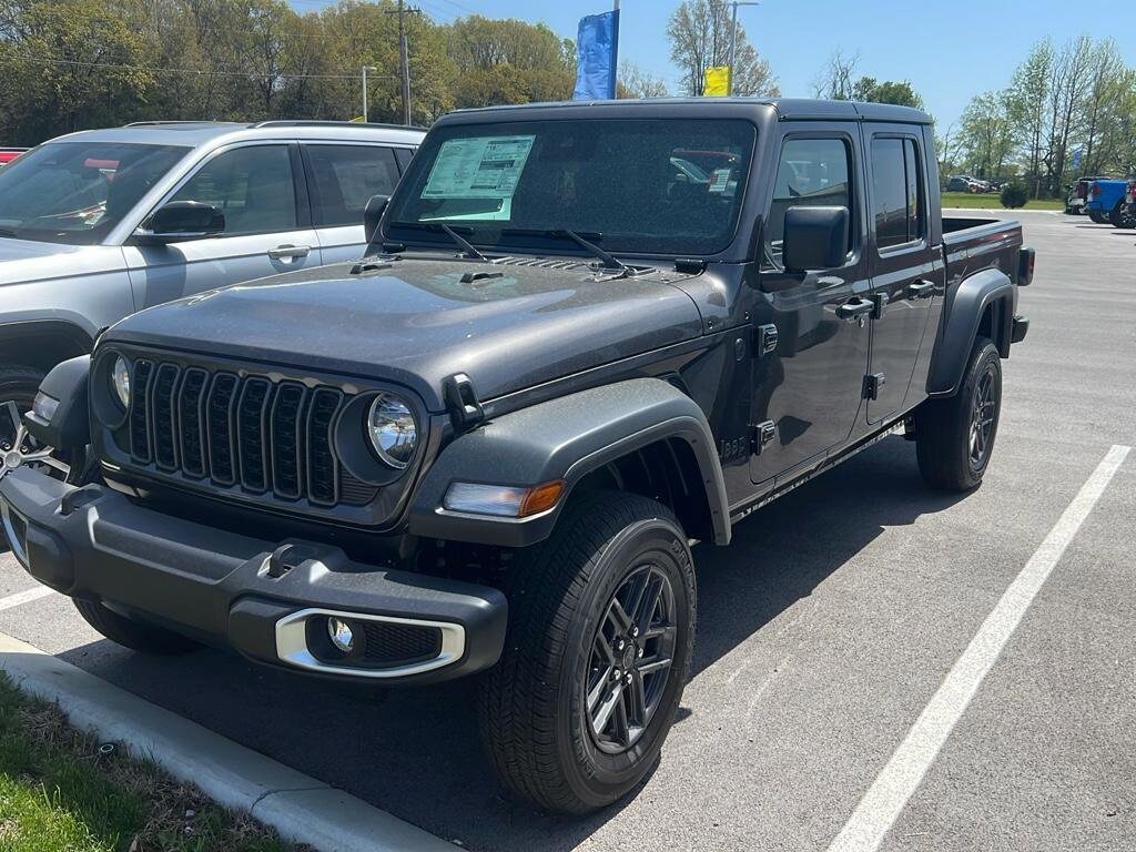 2025 Jeep Gladiator Sport S photo 2