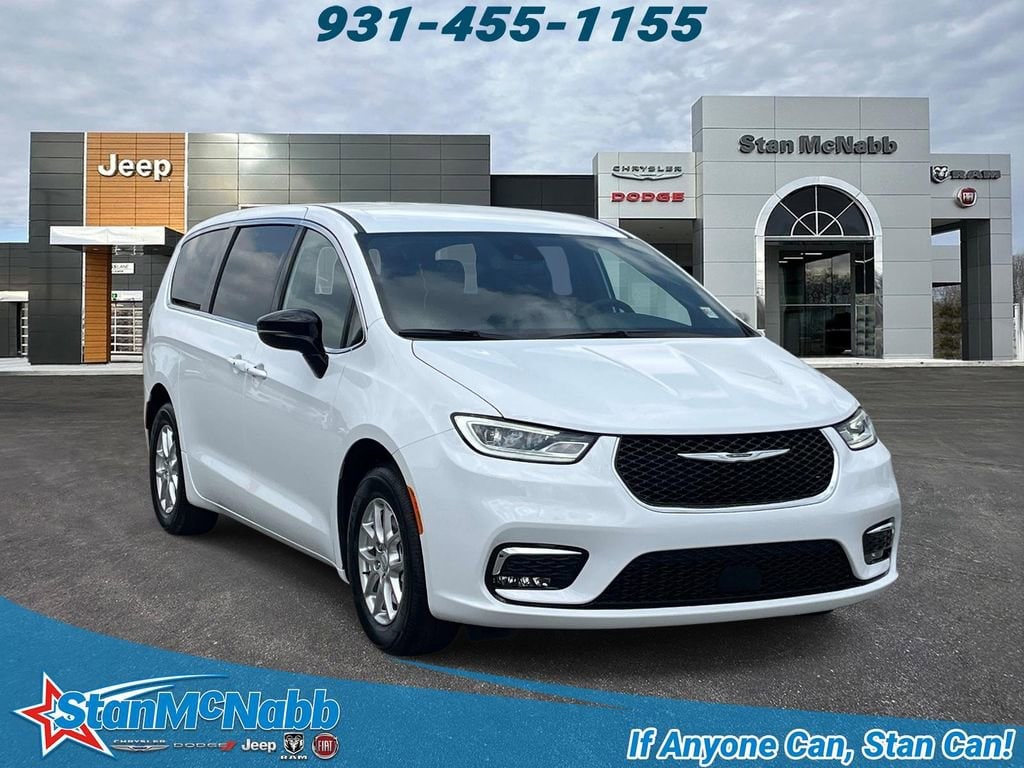 2026 Chrysler Pacifica Select's photo