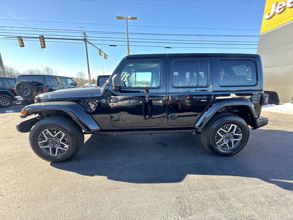 2025 Jeep Wrangler Sahara photo 4